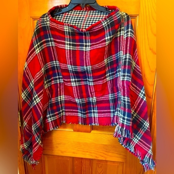 Accessories - Reversible Plaid/Houndstooth Poncho